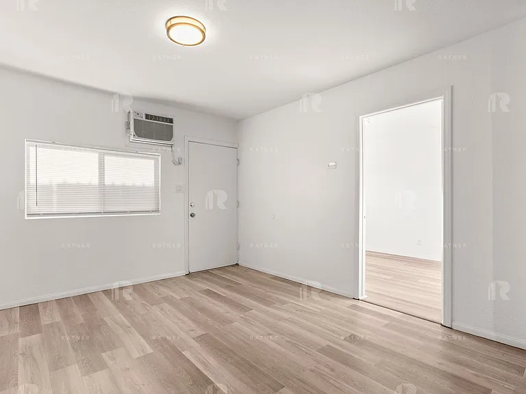 (Ar/Jo/Em:C) 1040 W. 91st Street — Photo 8