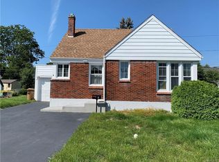 6 Highview Ct, Cheektowaga, NY 14215