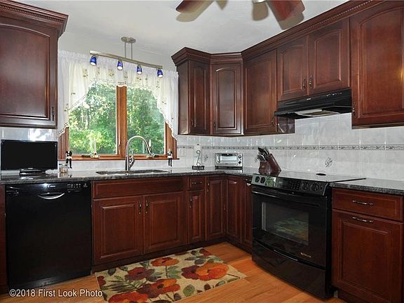 3rd image of 91 Wisteria Dr