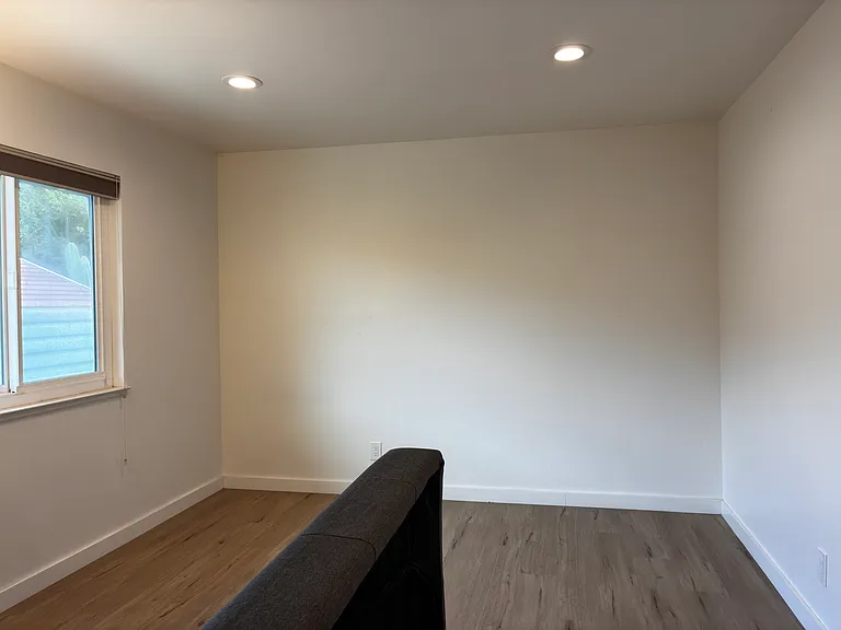 3373 Payne Ave #3 — Photo 22