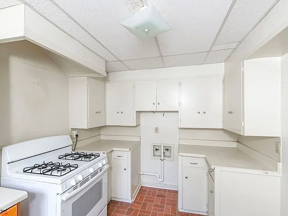 2nd image of 819 Boulevard St