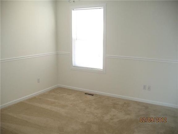 3rd image of 1375 Park Dr