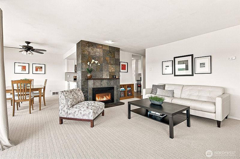 5th image of 920 East Bay Drive NE #2D-101