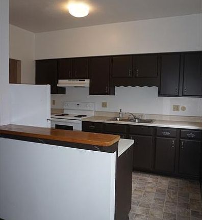 2nd image of 332 N 1st St