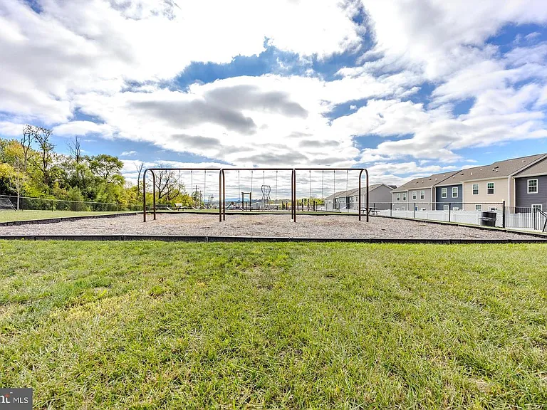 110 Charing Cross Dr — Photo 21