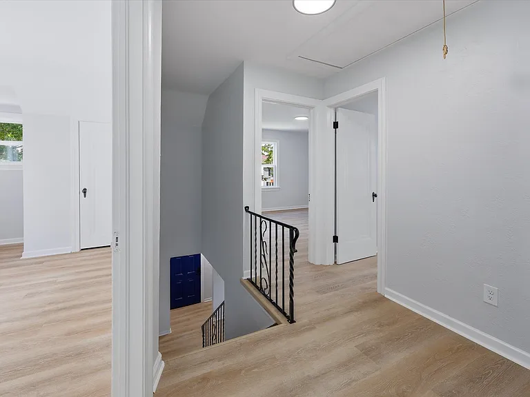 2433 Georgetown Ave — Photo 12