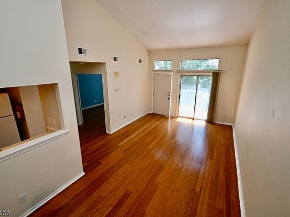 4th image of 4 Cedar Court