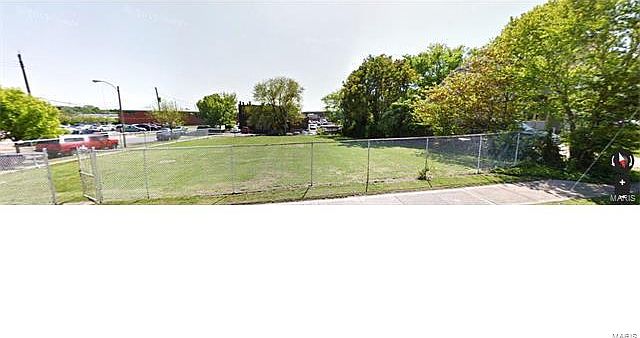 2nd image of 2211 Forest Ave