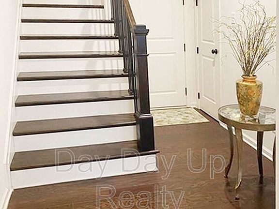 4th image of 16 Lochurst Ln