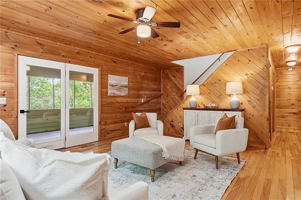 5 bed, 4.0 bath, 2340 sqft, $3,100 — Photo 4