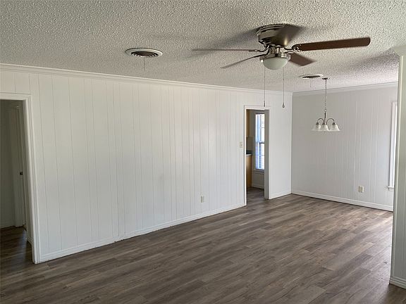 2nd image of 2371 Moore St