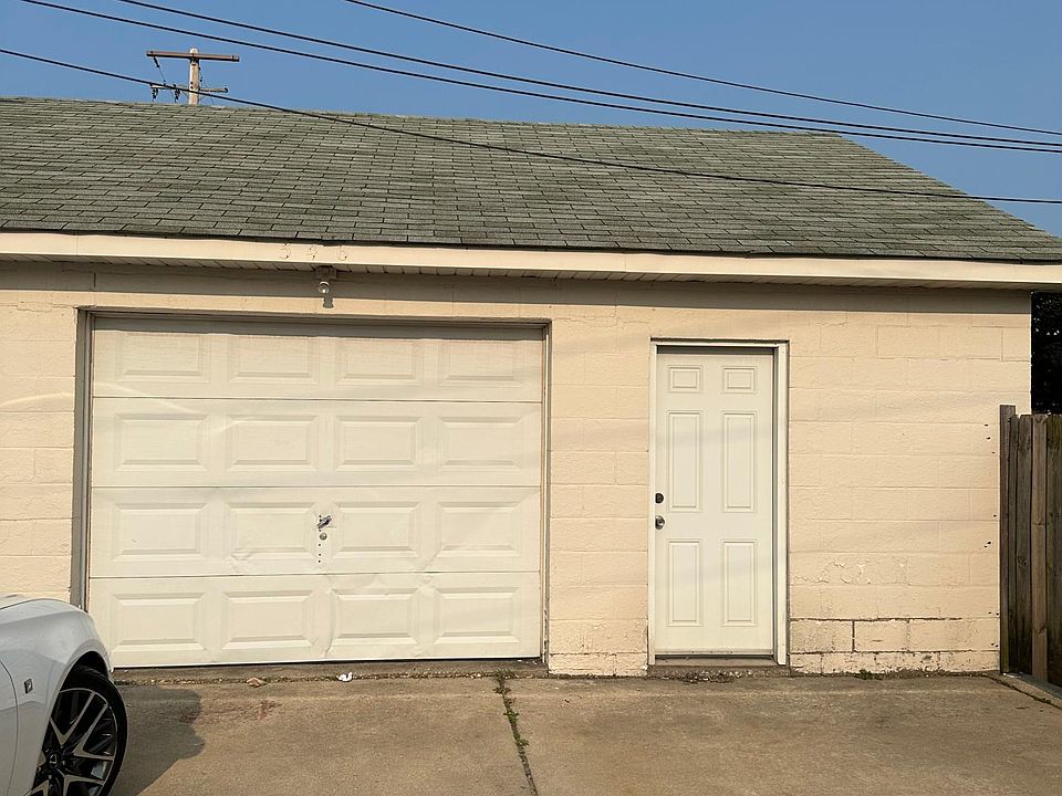 1st image of 546 W 155th Pl