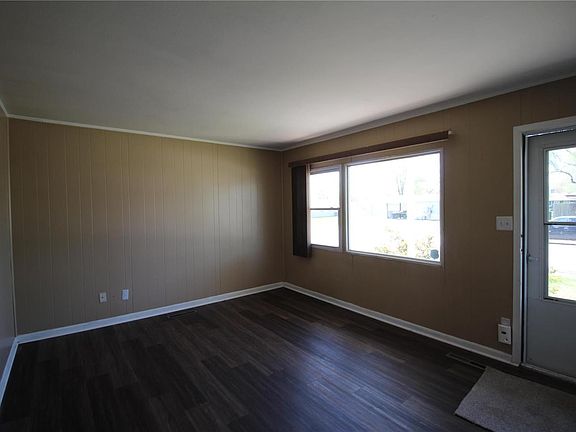 4th image of 2912 Forest Ave
