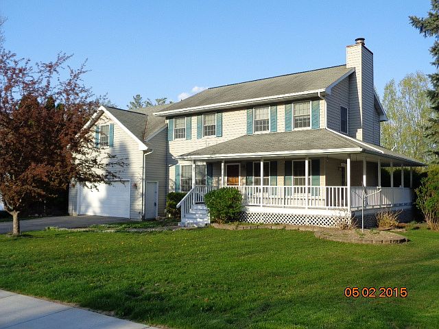 1st image of 827 Thomas St
