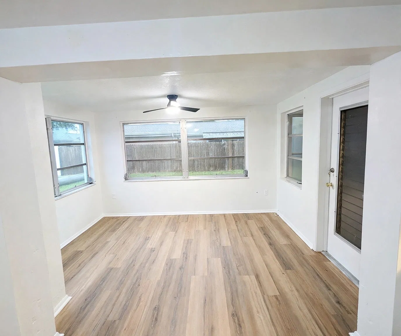 2 bed, 1040 sqft, $1,600 — Photo 2