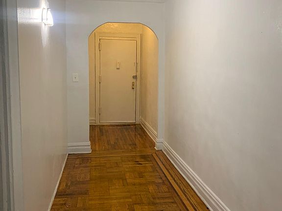 3rd image of 680 E 234th St