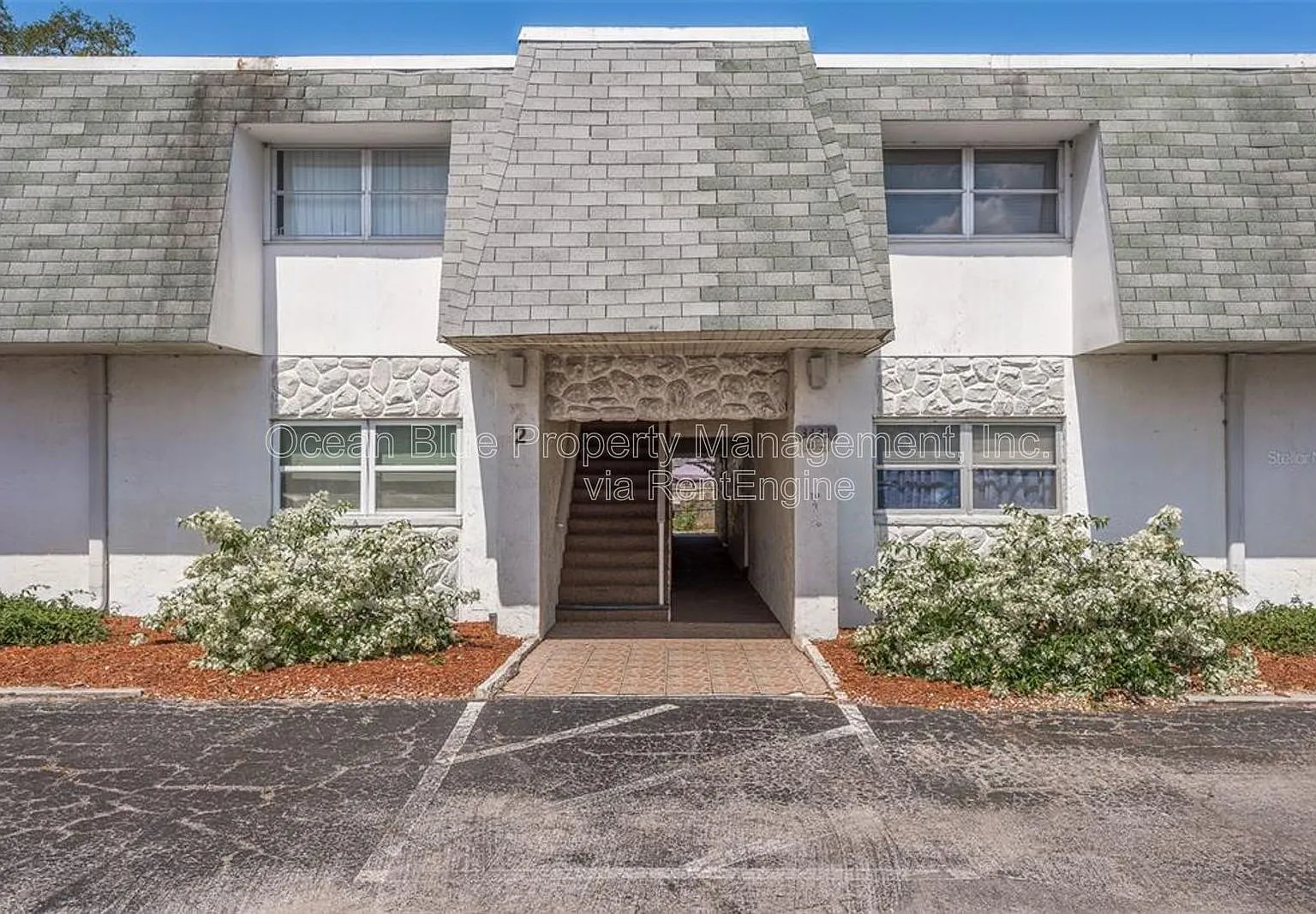 2 bed, 1.0 bath, 870 sqft, $1,095 — Photo 1
