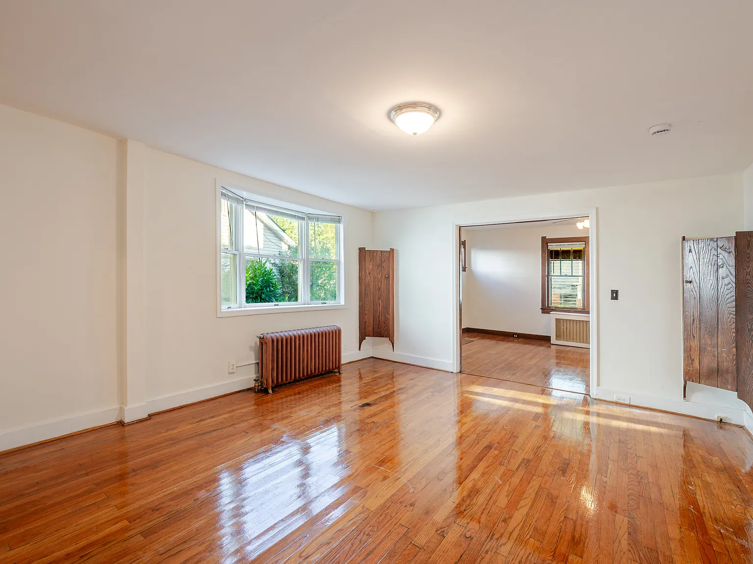 6 bed, 3.5 bath, 2470 sqft, $5,995 — Photo 2