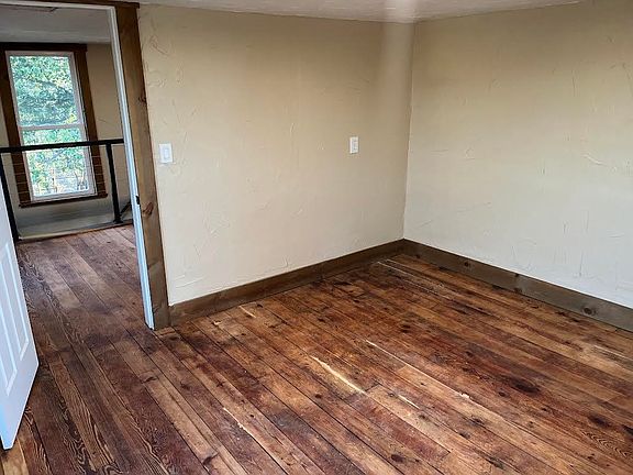 5th image of 643 E 5th Ave