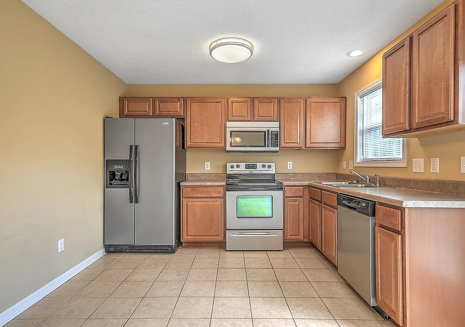132 Amanda Ln — Photo 3