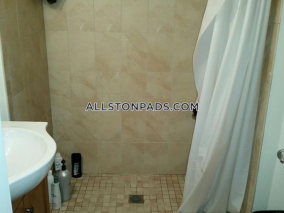 5th image of 11 Linden St APT 1A