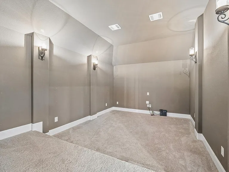 2940 Payson St — Photo 4
