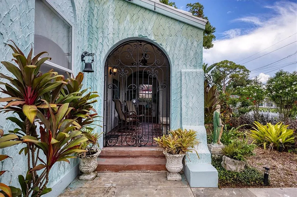 2 bed, 1.5 bath, 1174 sqft, $5,000 — Photo 3
