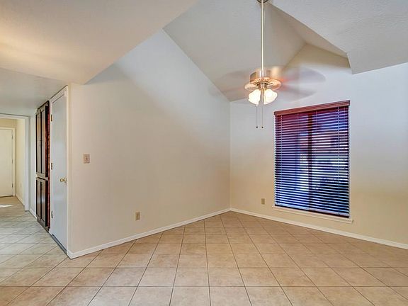 4th image of 908 Elon Ln