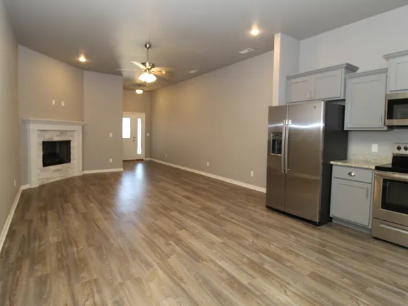 182 E 2nd St, Centerton, AR 72719