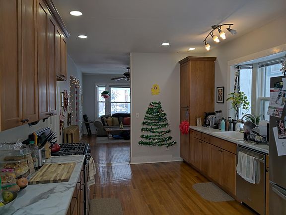 5th image of 892 Marshall Ave #1