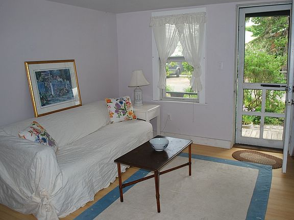 3rd image of 28 Winthrop Ave