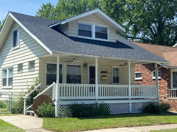 22106 Avalon St, Saint Clair Shores, MI 48080
