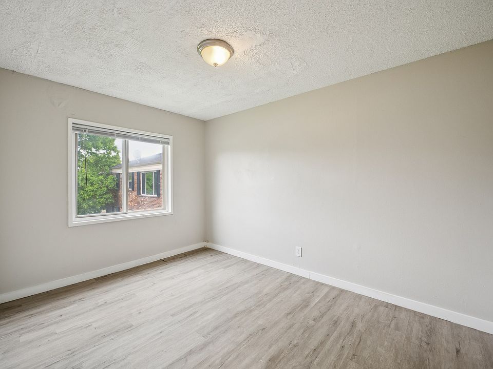 18450 W Chicago Ave, photo 21