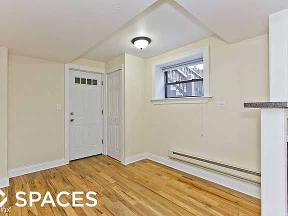3rd image of 1115 W Oakdale Ave #1117GDNS