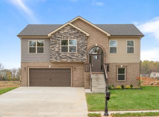 137 Rossview Pl, Clarksville, TN 37043