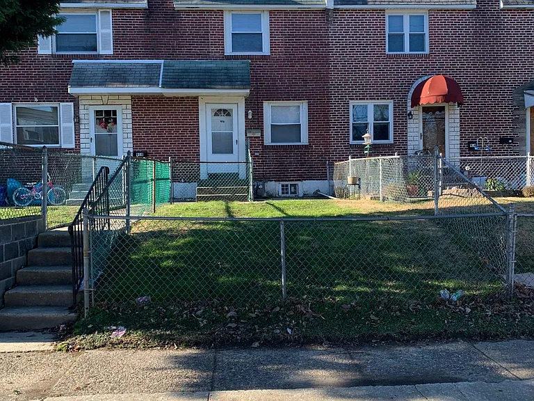 916 Grant Rd — Photo 2