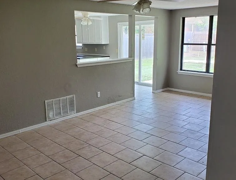 2012 Eastridge Dr — Photo 4