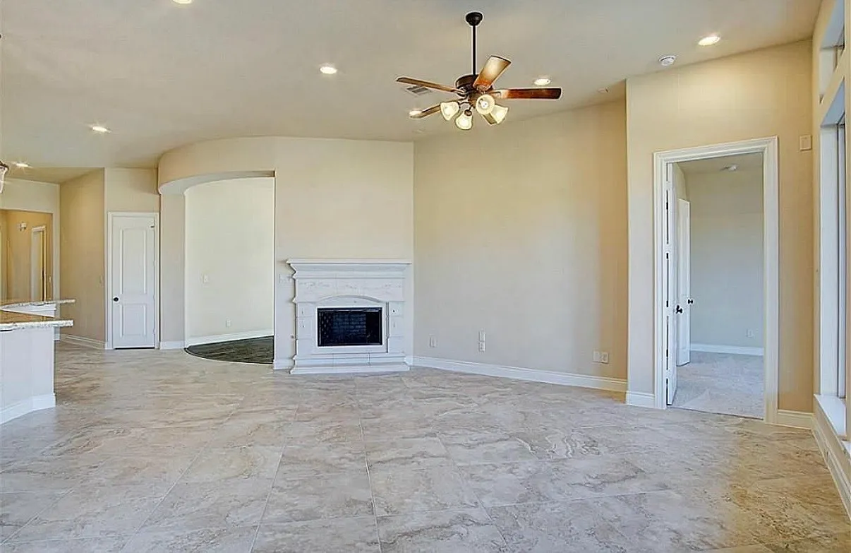 4 bed, 2500 sqft, $3,200 — Photo 4