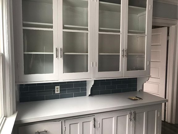 4th image of 40 Manchester Pl #1