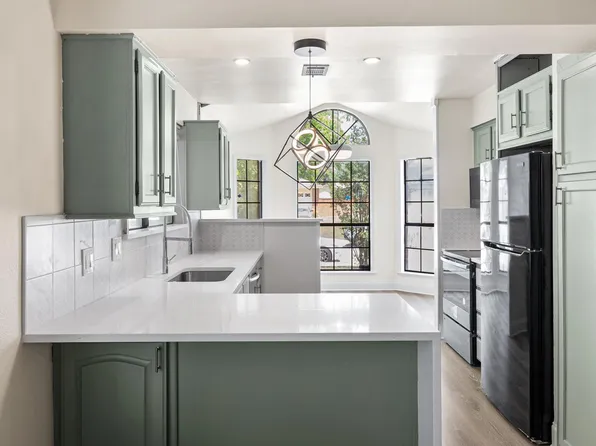 4702 Poppy Dr E, Fort Worth, TX 76137