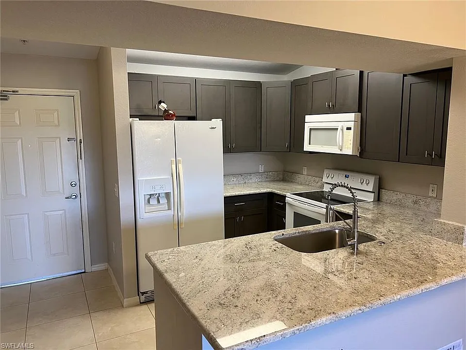 8294 Key Royal Cir #1633