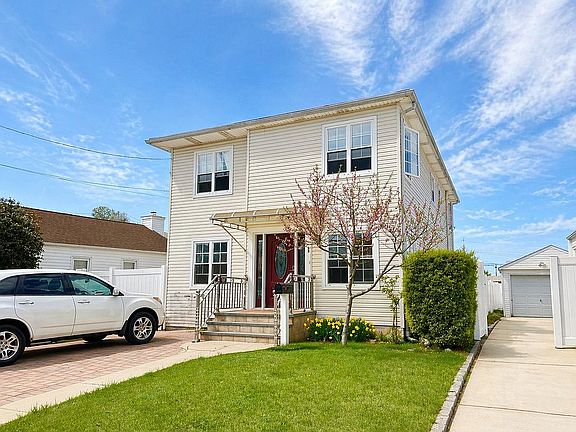 2nd image of 109 Gordon Ave