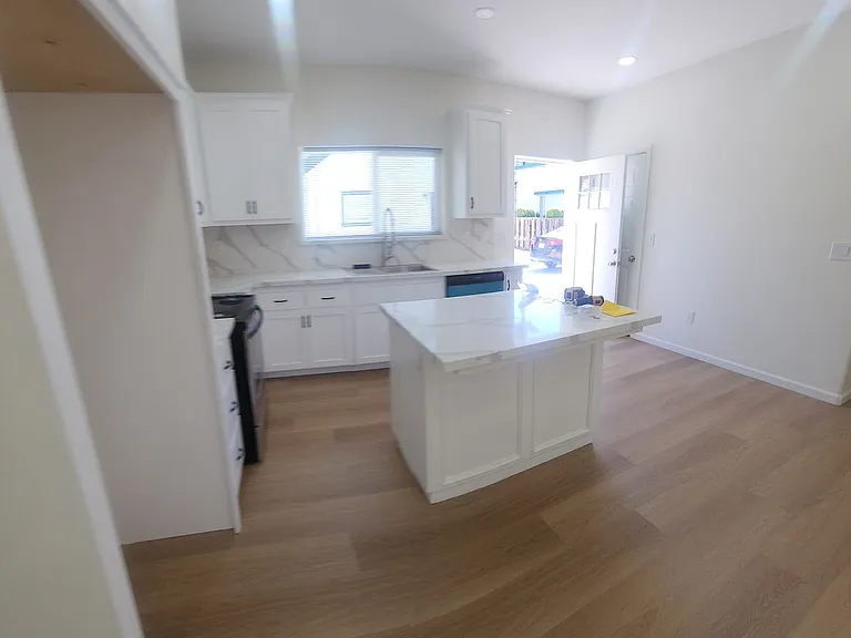 550-554 556 Foothill Blvd — Photo 97
