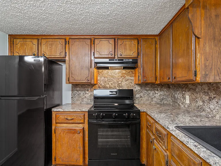 407 Crescent St — Photo 8