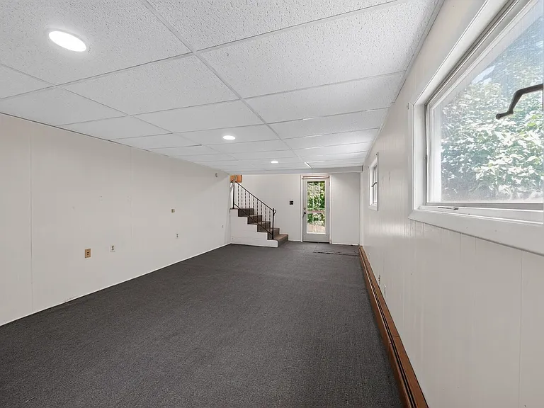 11 Spencer Ave — Photo 29