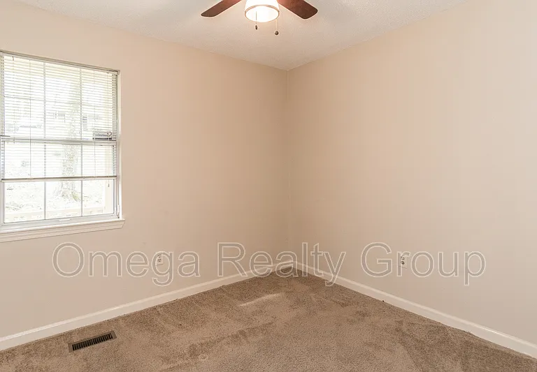 6770 Charles Dr — Photo 26