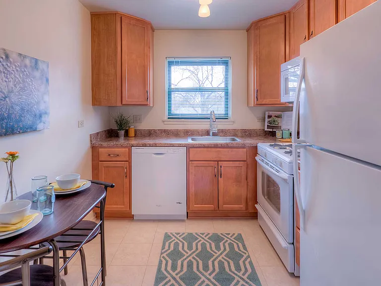 HOMESTEAD APARTMENTS — Photo 4
