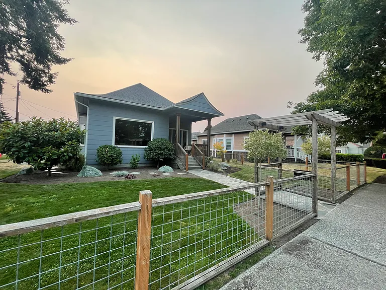 720 Haines St — Photo 1