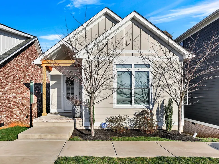 1372 Hicks Edgen Rd — Photo 1