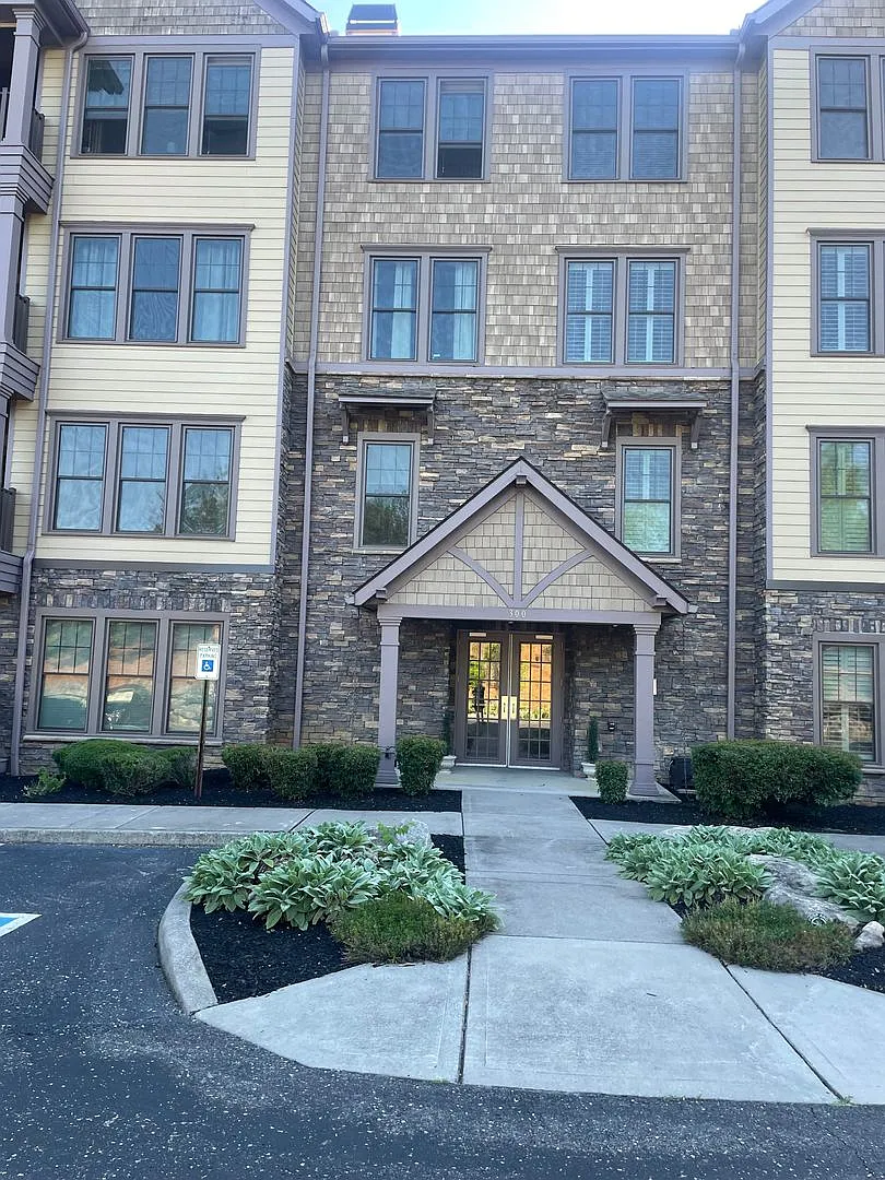 2 bed, 2.0 bath, 1567 sqft, $2,000 — Photo 1